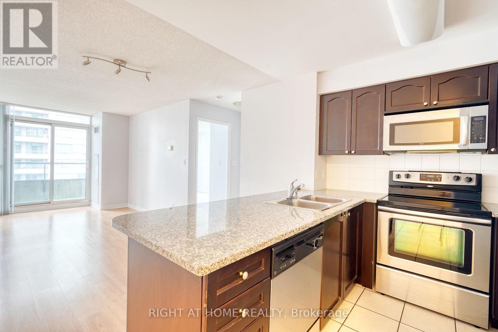 Ph215 - 35 Hollywood Avenue, Toronto, Ontario  M2N 0A9 - Photo 13 - C12473616