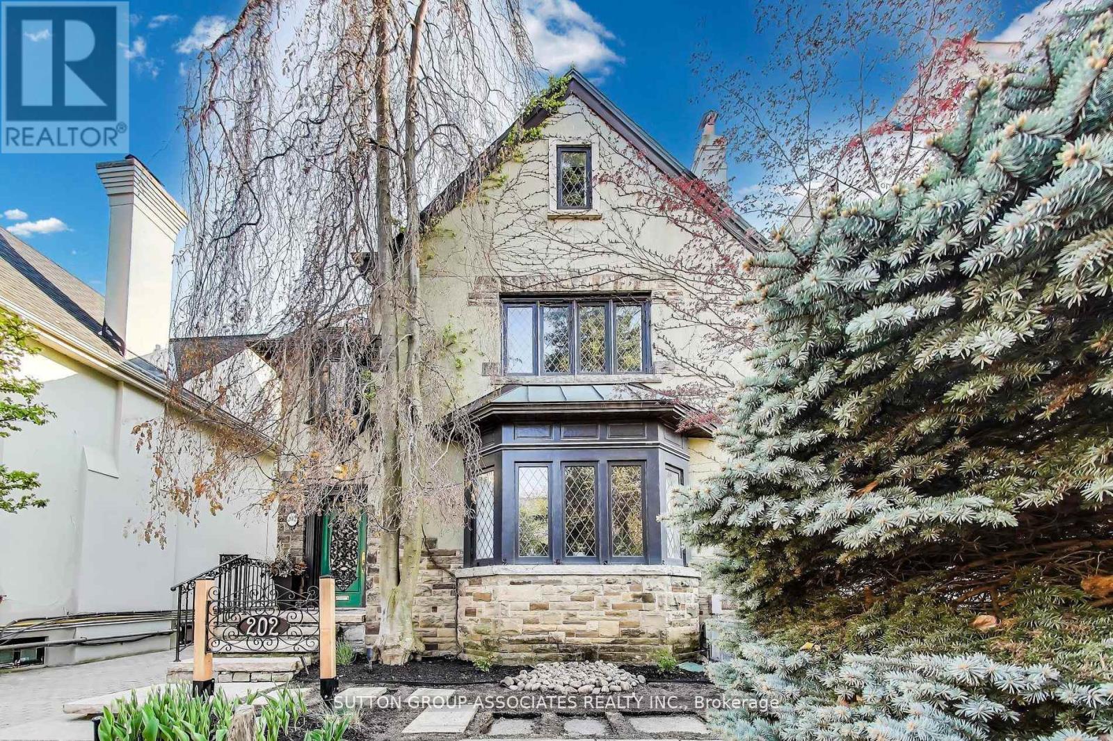 202 FOREST HILL ROAD, Toronto, Ontario