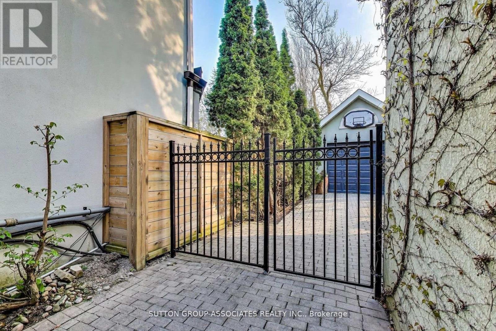 202 Forest Hill Road, Toronto, Ontario  M5P 2N4 - Photo 15 - C12473687