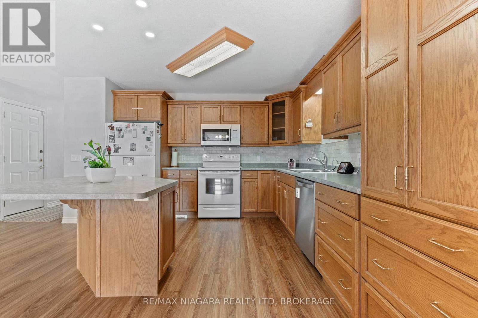 4 - 3730 Disher Street, Fort Erie, Ontario  L0S 1N0 - Photo 9 - X12473767