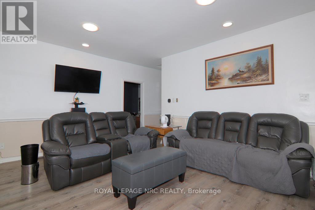 5192 Hamilton Street, Niagara Falls (Downtown), Ontario  L2E 2W3 - Photo 18 - X12473836