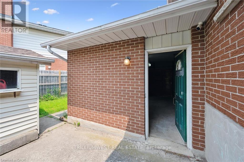 11 Van Horne Place, Kitchener, Ontario  N2P 1J8 - Photo 15 - X12437503