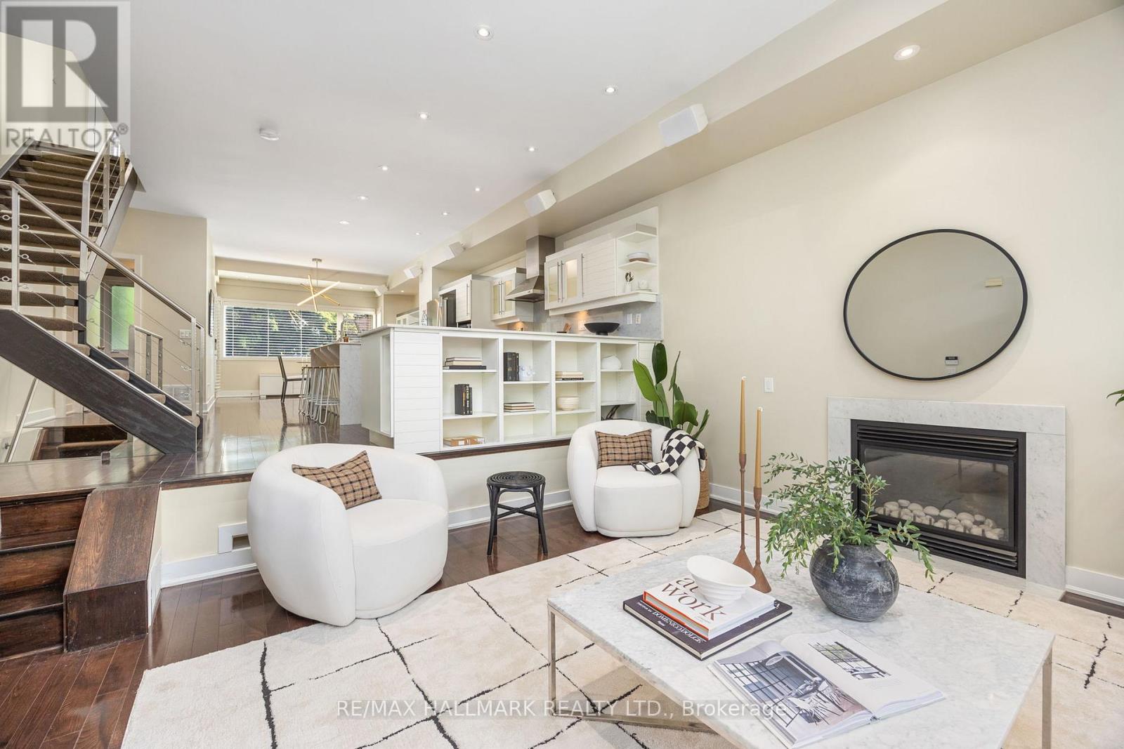 29b Beechwood Drive, Toronto, Ontario  M4K 3H7 - Photo 4 - E12473641