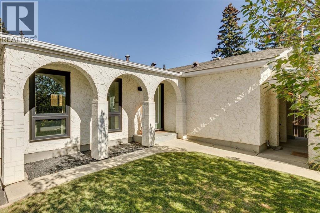 Property at 1240 Mapleglade Crescent SE image 4