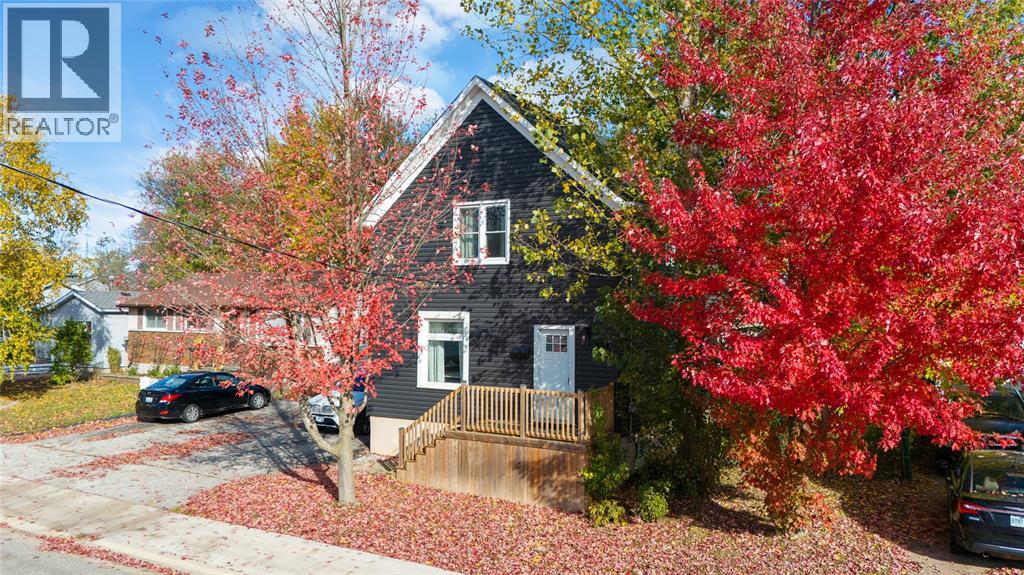 374 Kerby Street, Petrolia, Ontario  N0N 1R0 - Photo 2 - 25026689