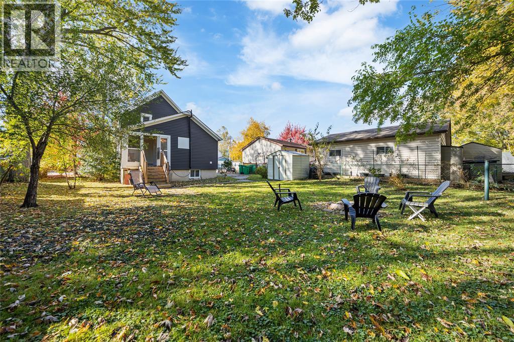 374 Kerby Street, Petrolia, Ontario  N0N 1R0 - Photo 4 - 25026689