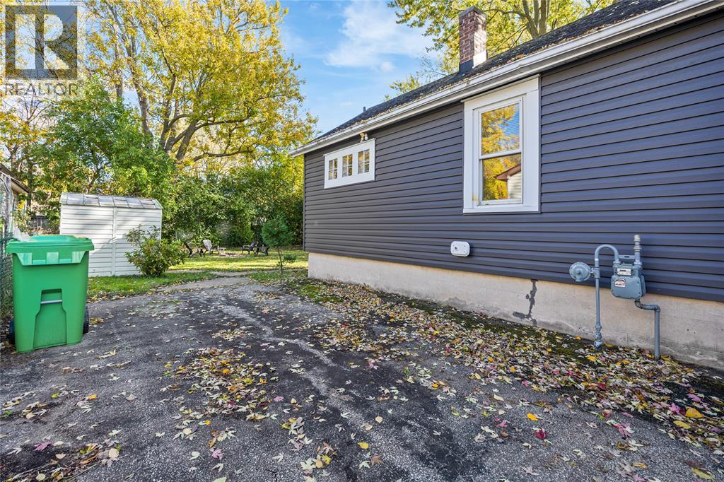 374 Kerby Street, Petrolia, Ontario  N0N 1R0 - Photo 5 - 25026689