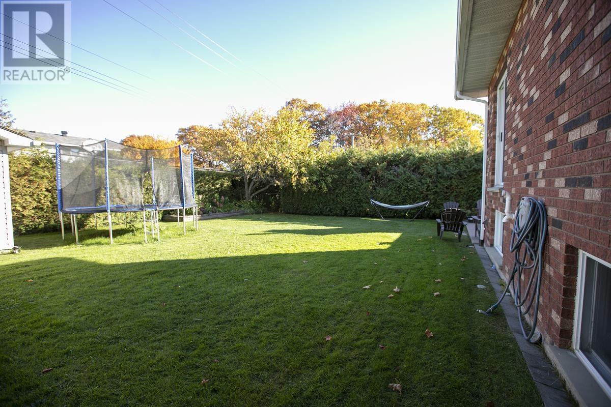 856 Pine St, Sault Ste. Marie, Ontario  P6B 3G3 - Photo 6 - SM253034