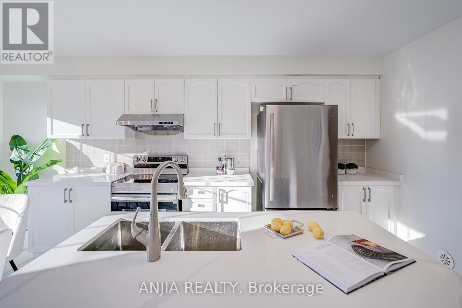 5 Valliere Drive, Markham, Ontario  L6C 0M7 - Photo 24 - N12473626