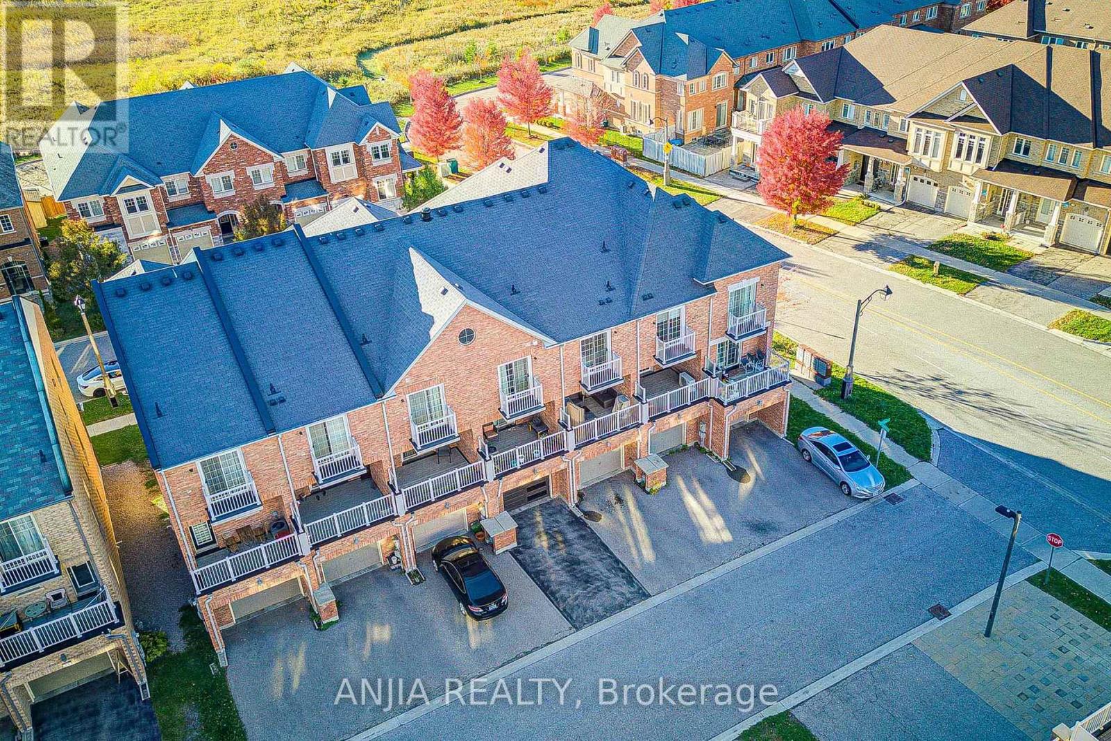 5 Valliere Drive, Markham, Ontario  L6C 0M7 - Photo 3 - N12473626