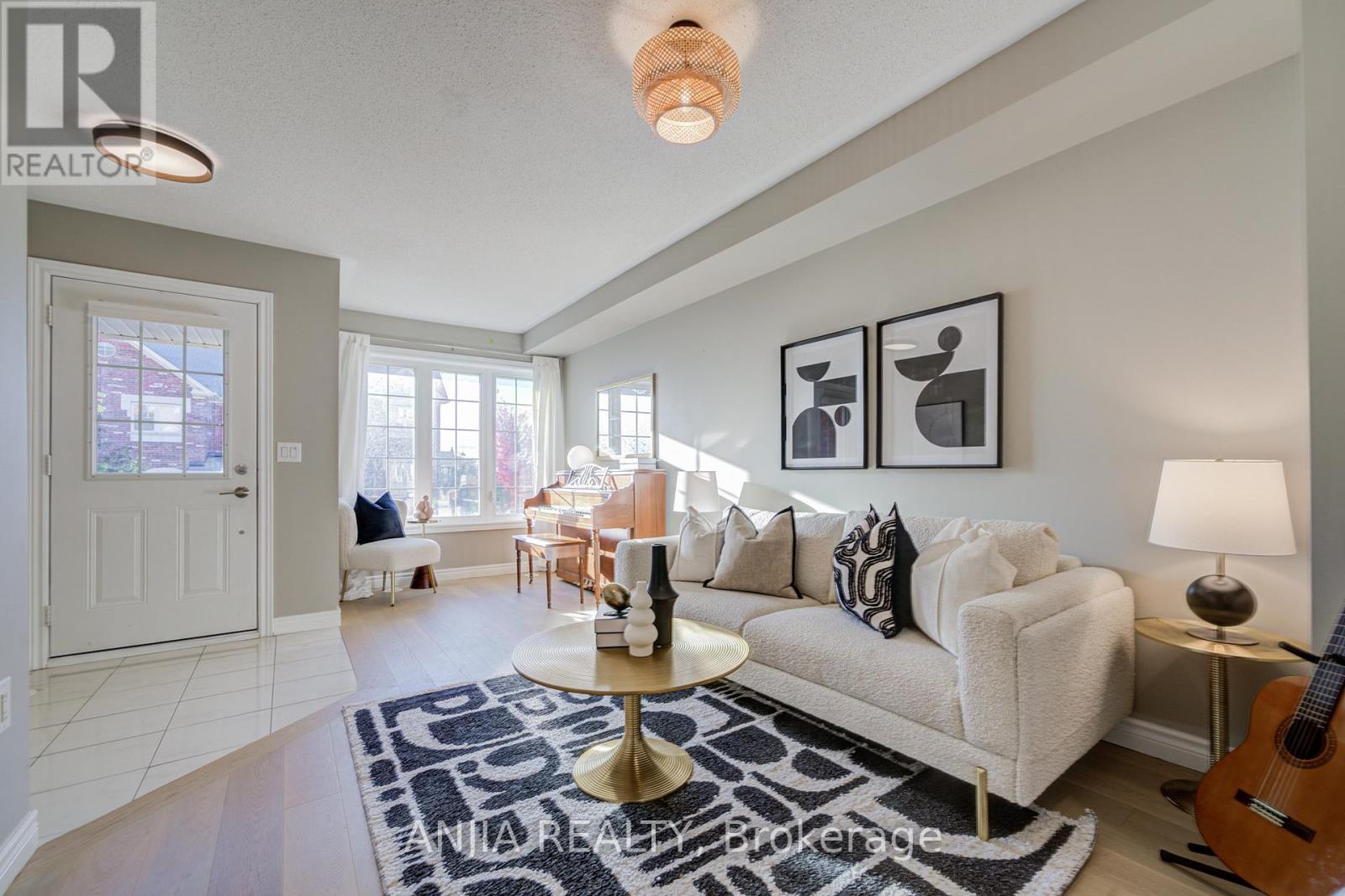 5 Valliere Drive, Markham, Ontario  L6C 0M7 - Photo 7 - N12473626