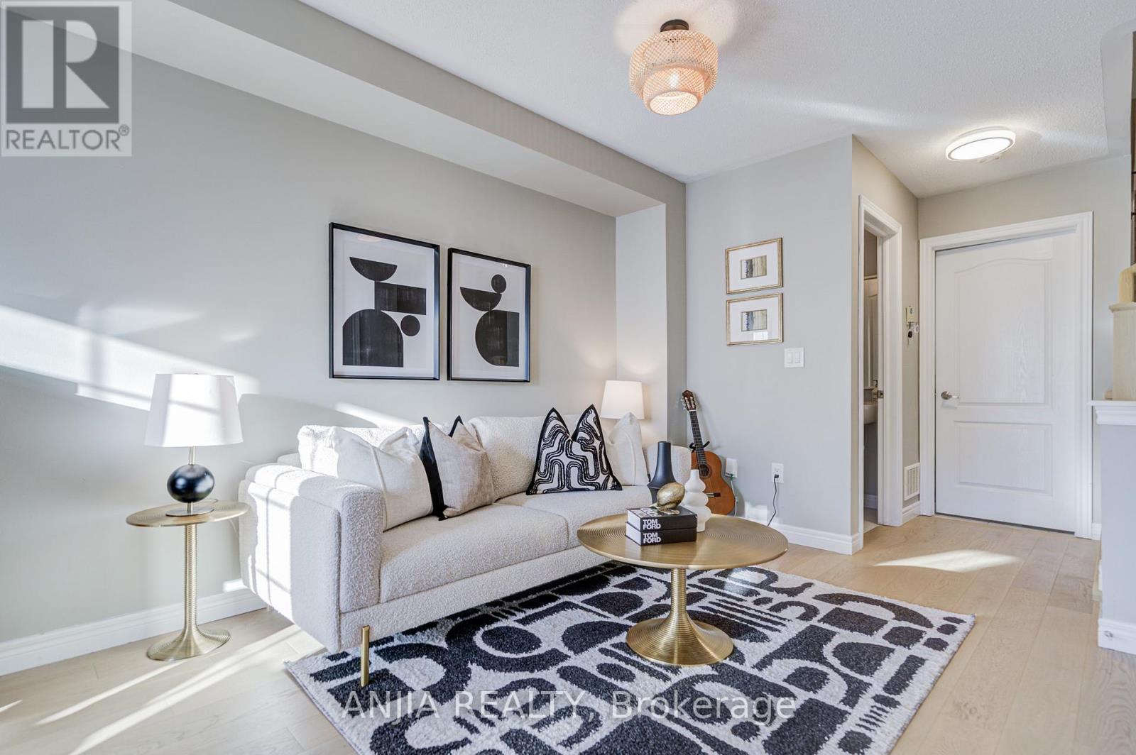5 Valliere Drive, Markham, Ontario  L6C 0M7 - Photo 8 - N12473626
