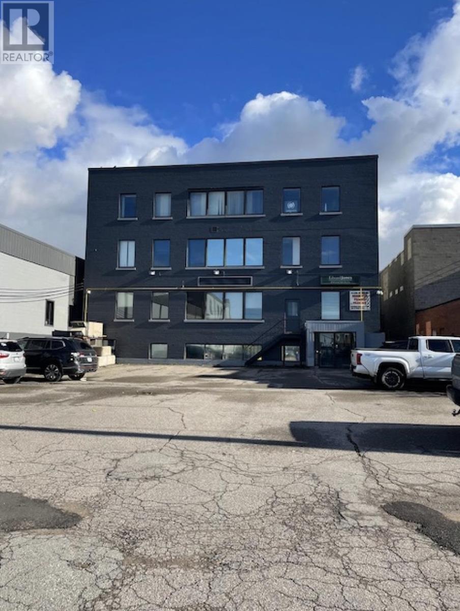 369 Queen St, Sault Ste. Marie, Ontario  P6A 1Z4 - Photo 3 - SM253033