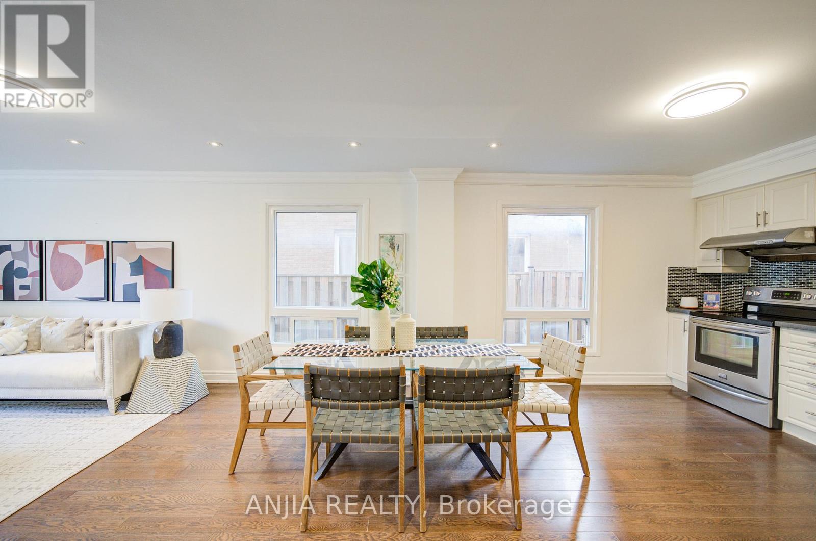 19 Dunbar Crescent, Markham, Ontario  L3R 6W9 - Photo 10 - N12473658
