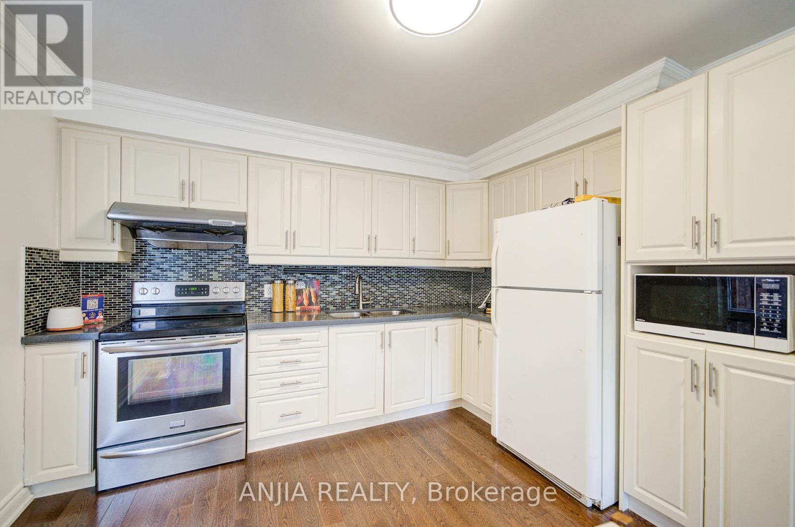 19 Dunbar Crescent, Markham, Ontario  L3R 6W9 - Photo 12 - N12473658