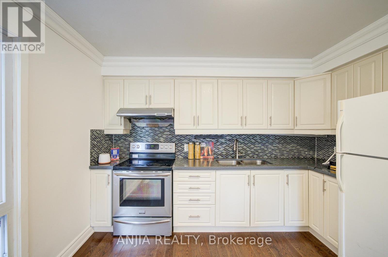 19 Dunbar Crescent, Markham, Ontario  L3R 6W9 - Photo 14 - N12473658