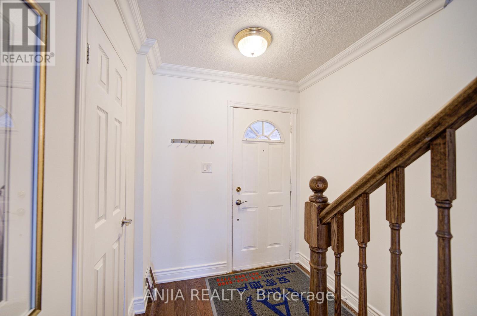 19 Dunbar Crescent, Markham, Ontario  L3R 6W9 - Photo 4 - N12473658