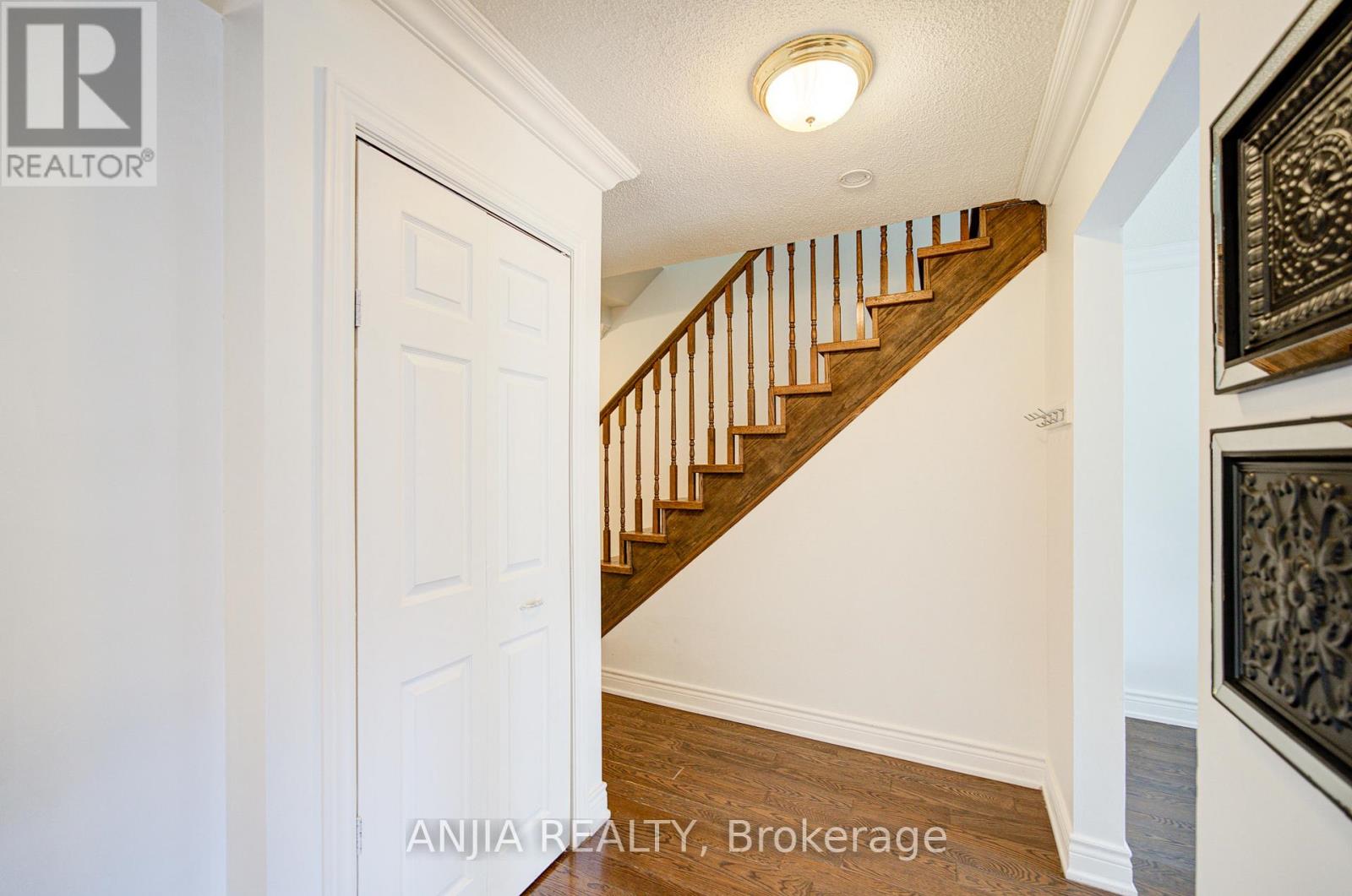19 Dunbar Crescent, Markham, Ontario  L3R 6W9 - Photo 7 - N12473658