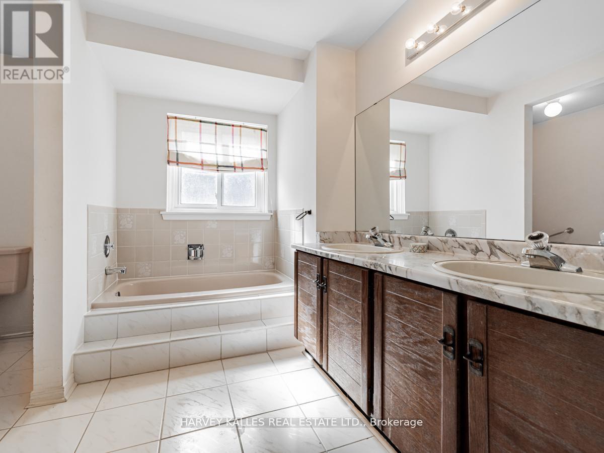 18 Finlayson Court W, Vaughan, Ontario  L4J 3B8 - Photo 32 - N12473664
