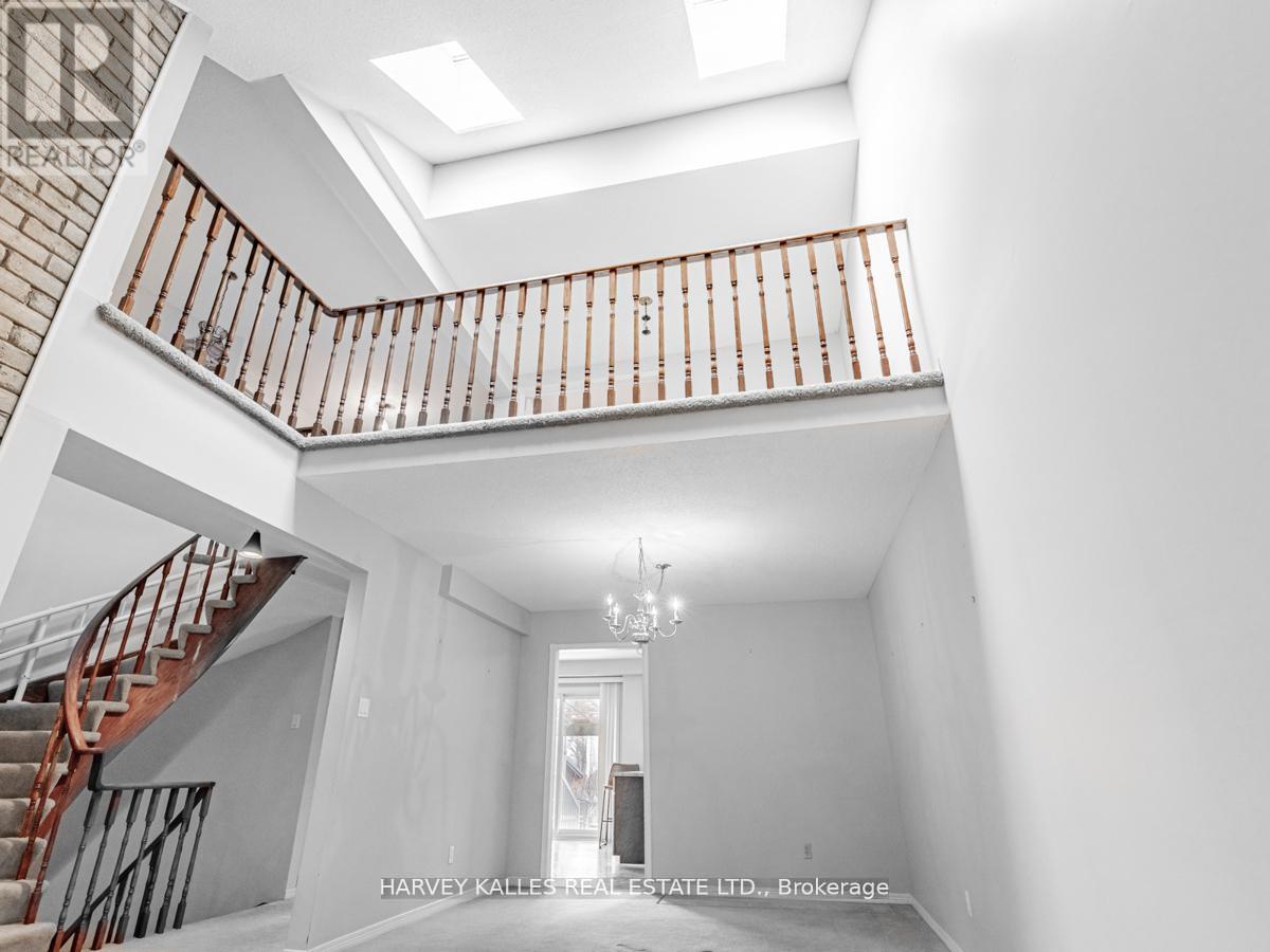 18 Finlayson Court W, Vaughan, Ontario  L4J 3B8 - Photo 6 - N12473664
