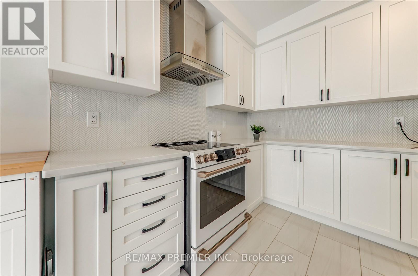 609 Mika Street, Innisfil, Ontario  L9S 0S2 - Photo 10 - N12473672
