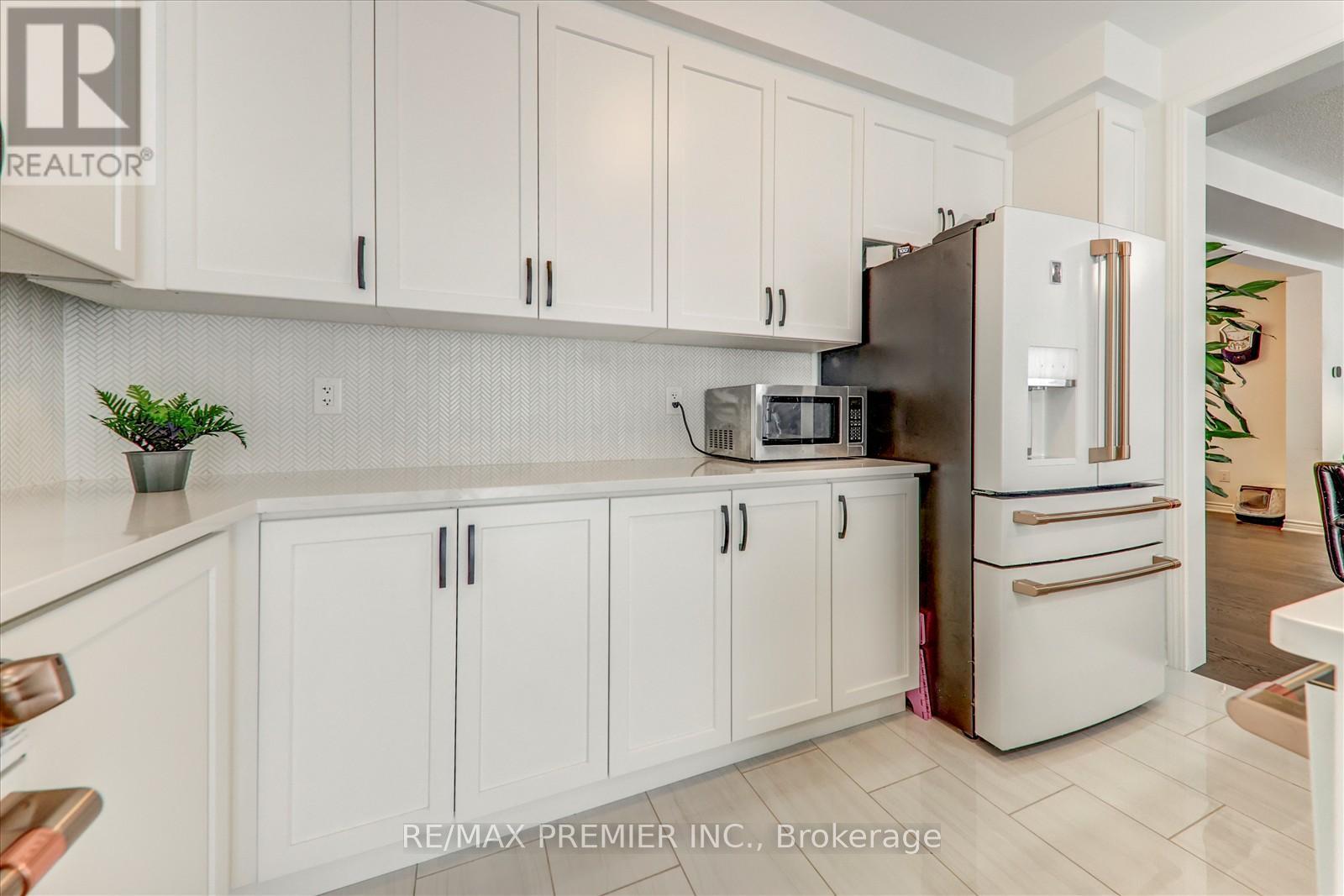 609 Mika Street, Innisfil, Ontario  L9S 0S2 - Photo 11 - N12473672