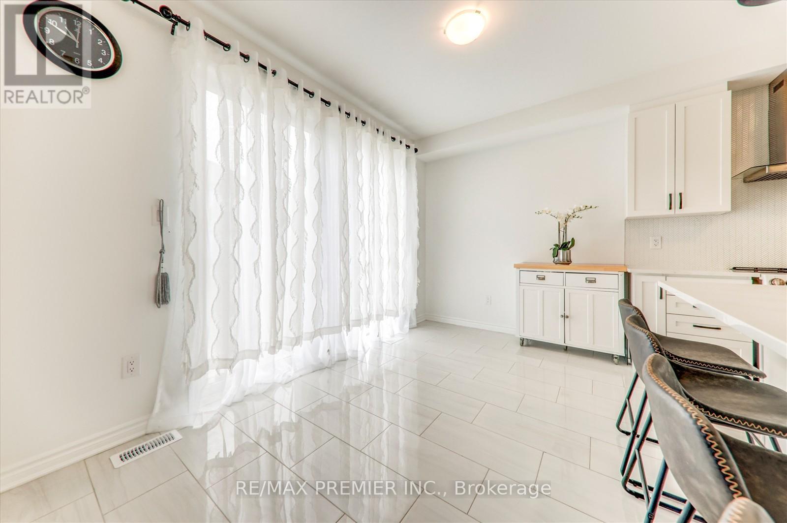 609 Mika Street, Innisfil, Ontario  L9S 0S2 - Photo 13 - N12473672