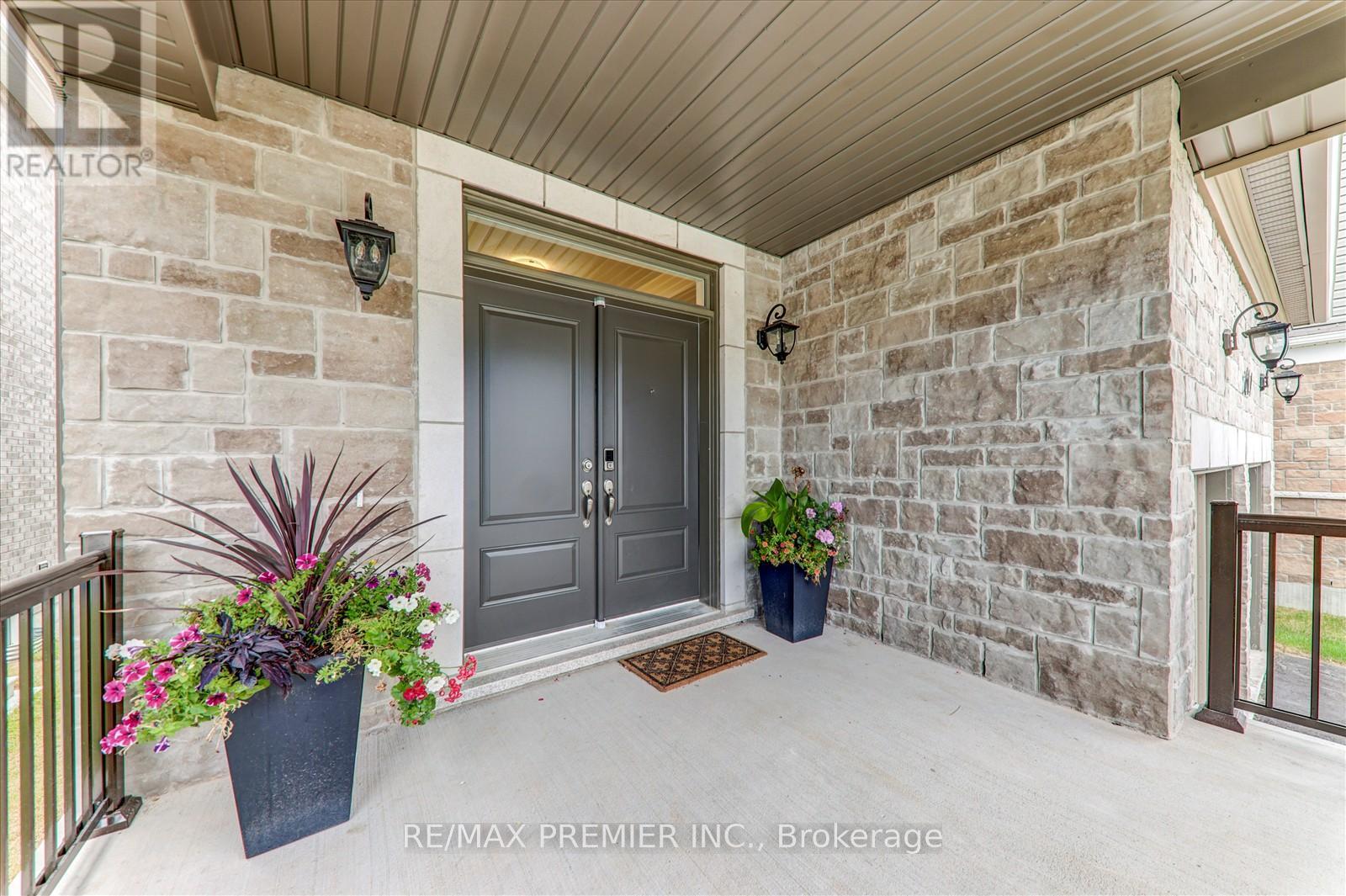609 Mika Street, Innisfil, Ontario  L9S 0S2 - Photo 2 - N12473672