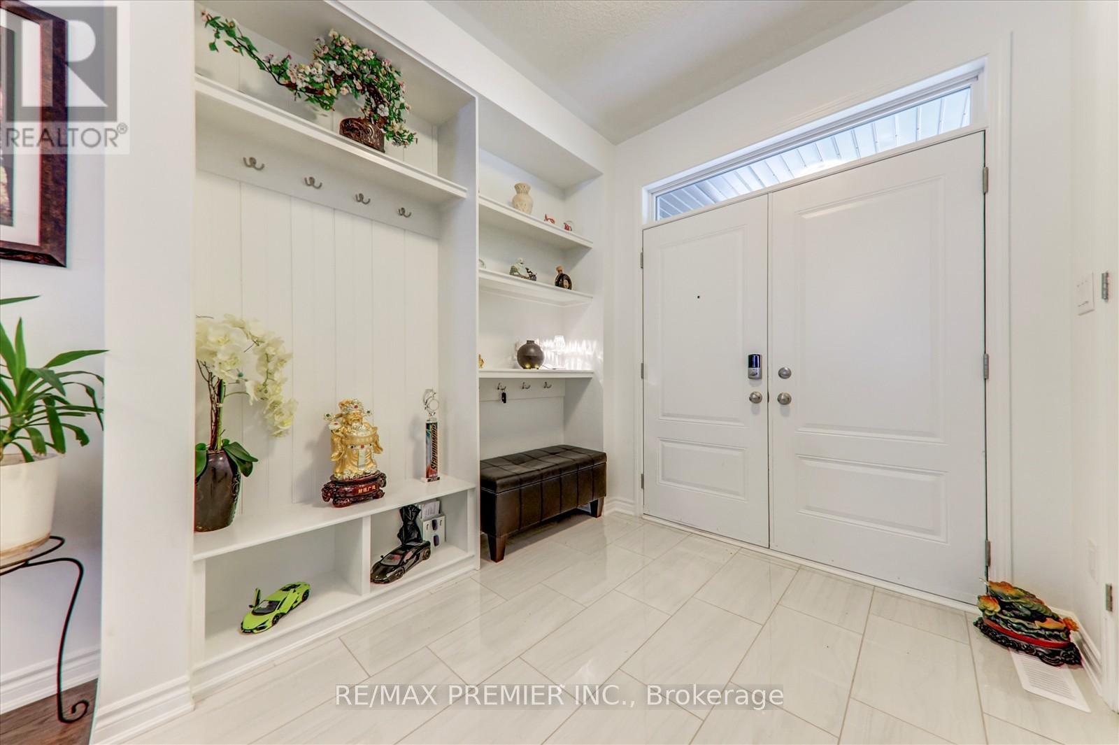 609 Mika Street, Innisfil, Ontario  L9S 0S2 - Photo 3 - N12473672