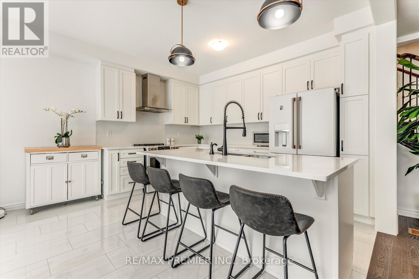 609 Mika Street, Innisfil, Ontario  L9S 0S2 - Photo 9 - N12473672