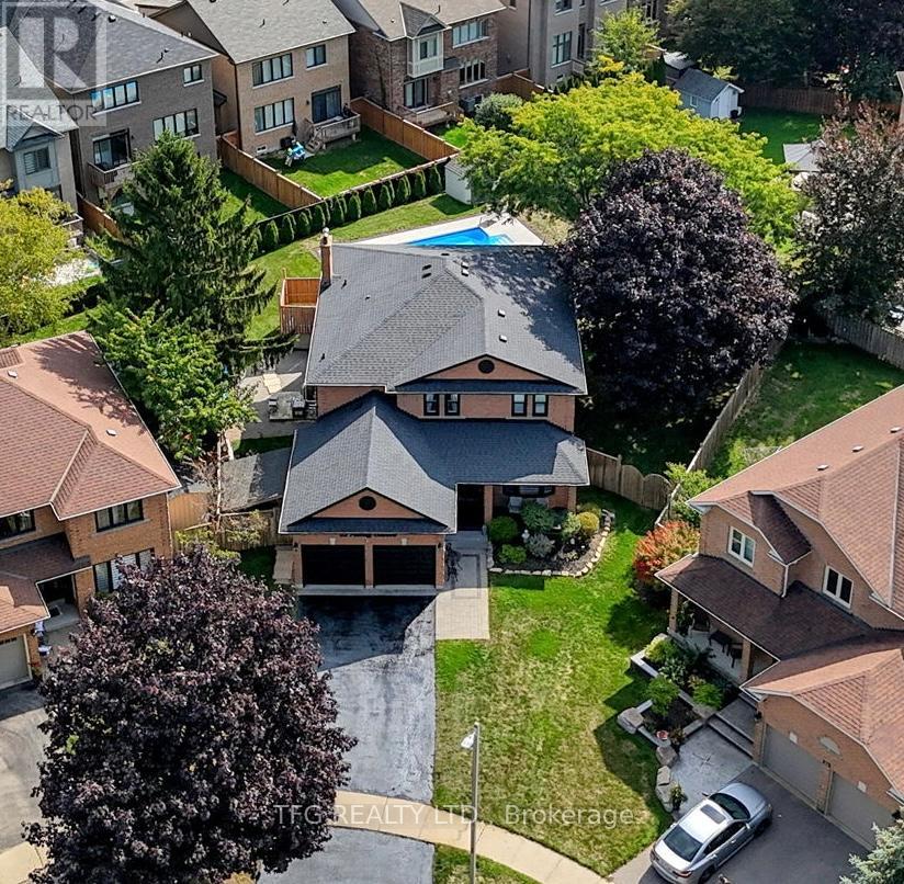 32 FALSTAFF CRESCENT, Whitby, Ontario