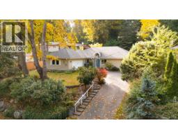 4724 Lochside Dr Broadmead