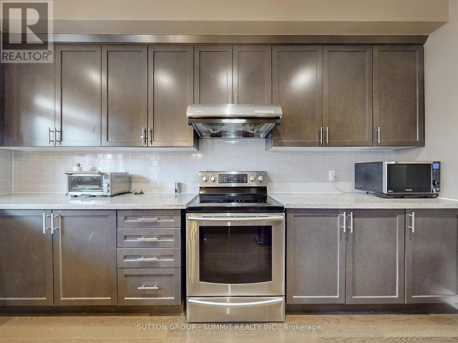 3050 Eberly Woods Drive, Oakville, Ontario  L6M 0T5 - Photo 11 - W12473634