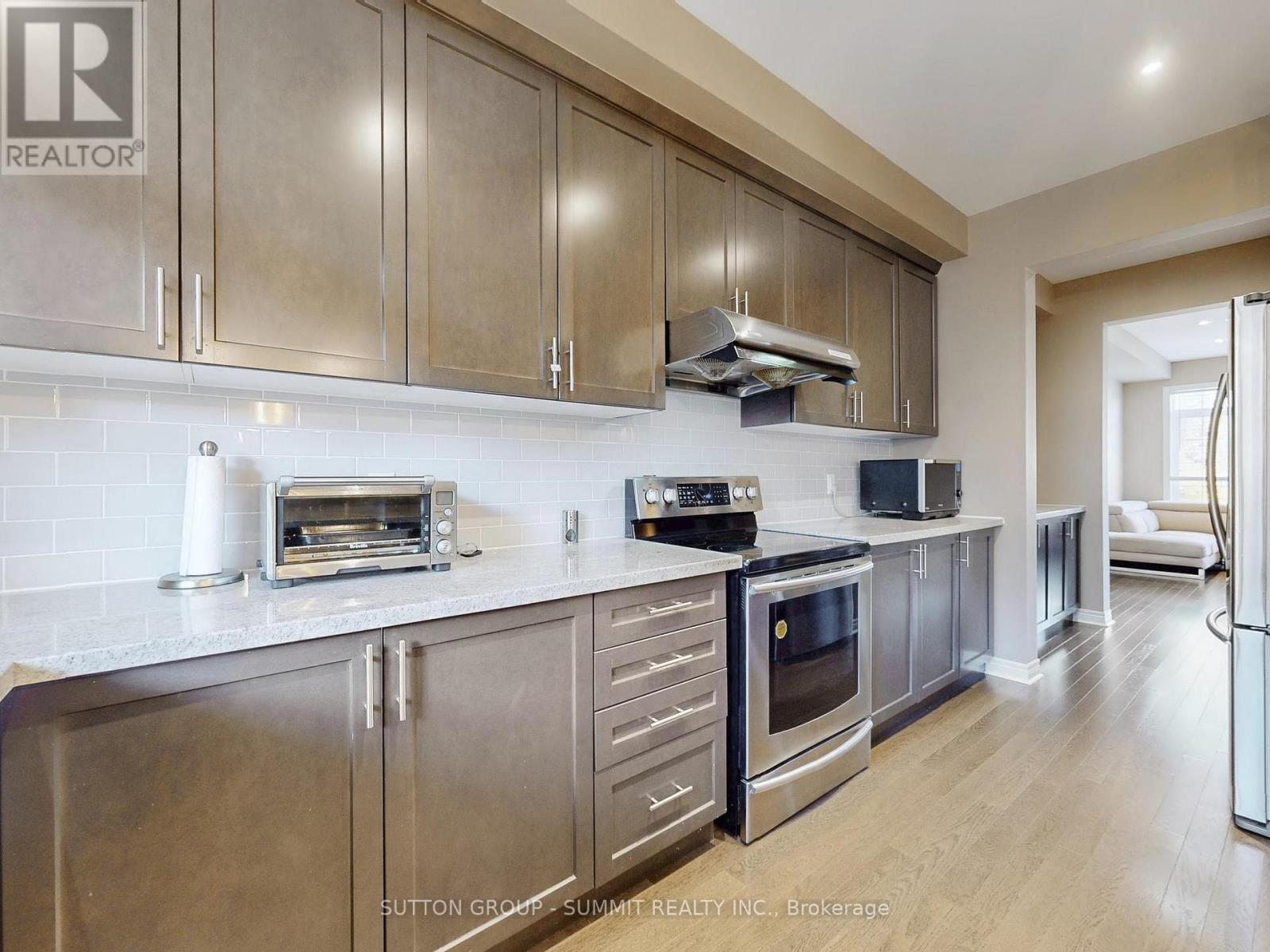 3050 Eberly Woods Drive, Oakville, Ontario  L6M 0T5 - Photo 13 - W12473634