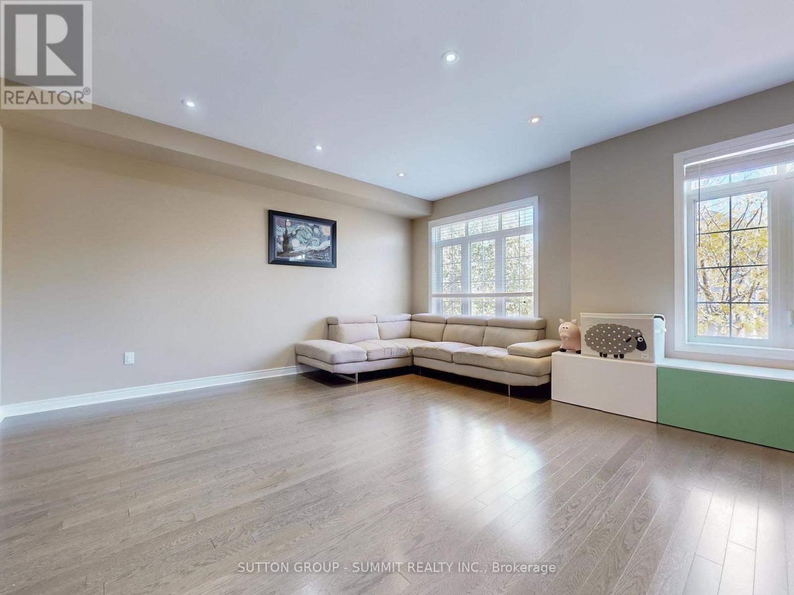 3050 Eberly Woods Drive, Oakville, Ontario  L6M 0T5 - Photo 3 - W12473634