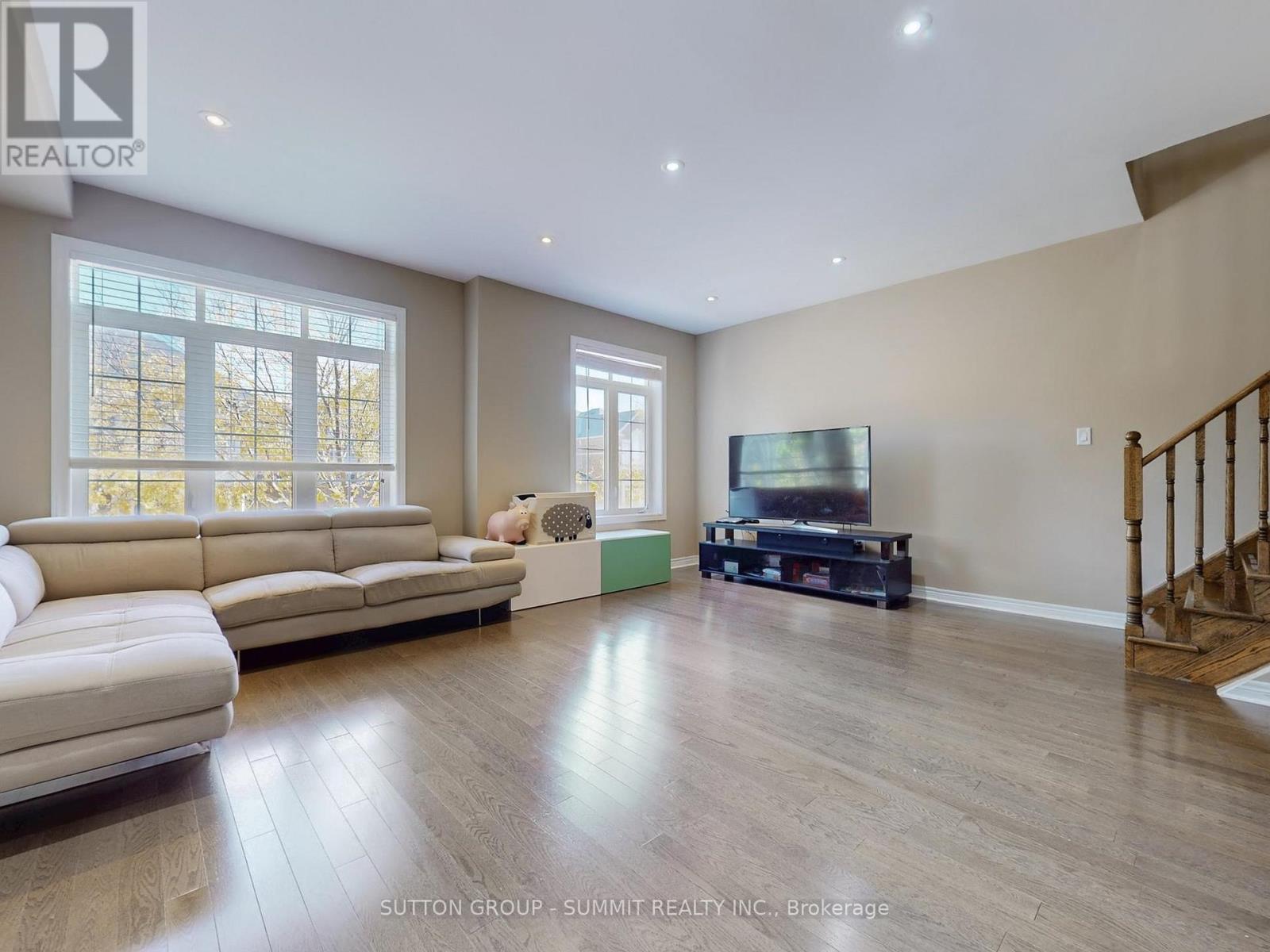 3050 Eberly Woods Drive, Oakville, Ontario  L6M 0T5 - Photo 4 - W12473634