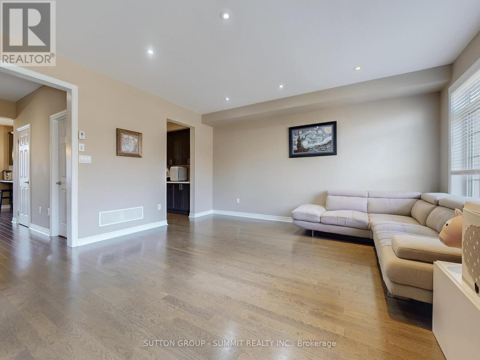3050 Eberly Woods Drive, Oakville, Ontario  L6M 0T5 - Photo 5 - W12473634