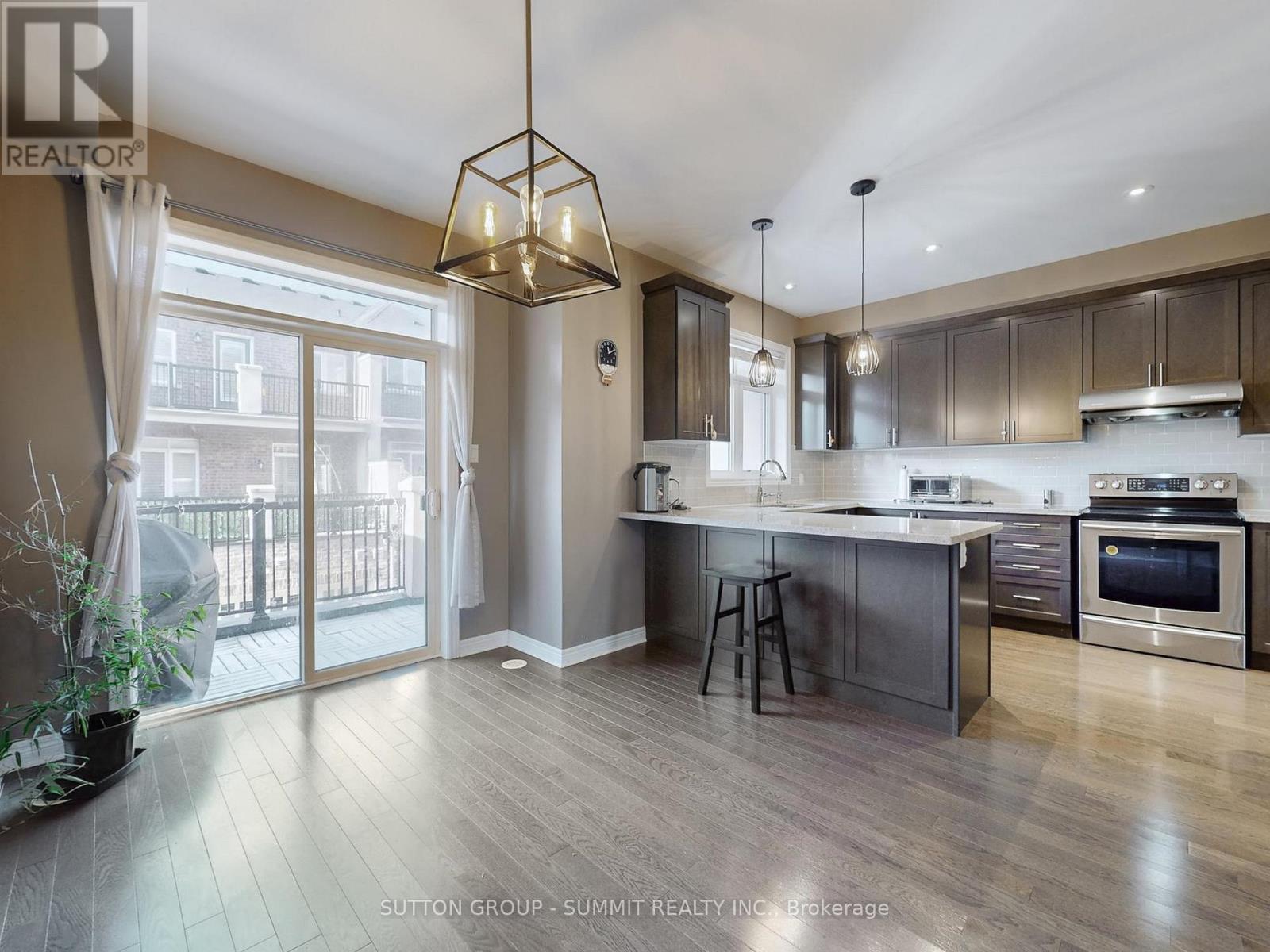 3050 Eberly Woods Drive, Oakville, Ontario  L6M 0T5 - Photo 6 - W12473634