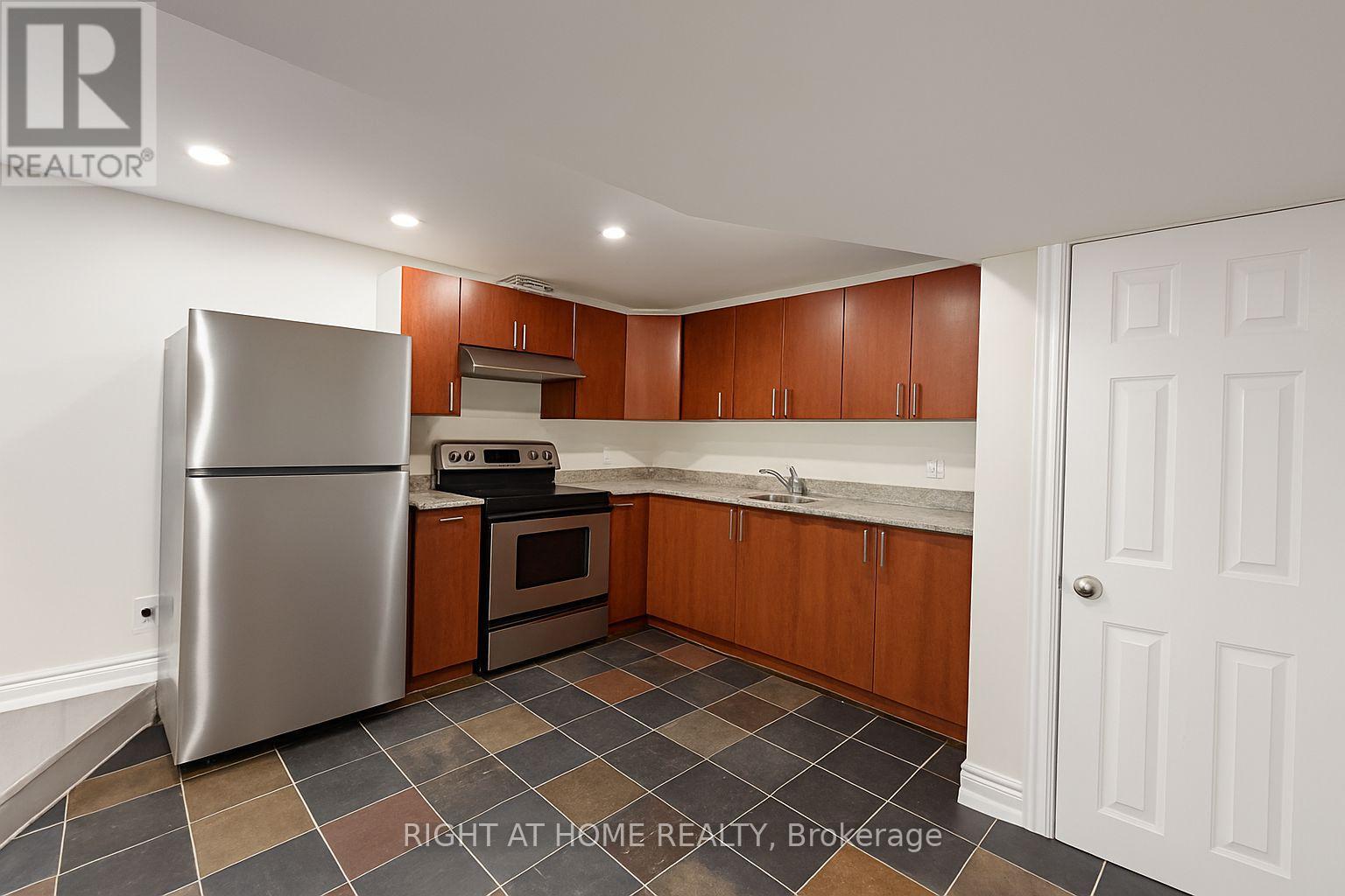 1584 Stevenson Acres, Milton, Ontario  L9T 5Z4 - Photo 5 - W12473635