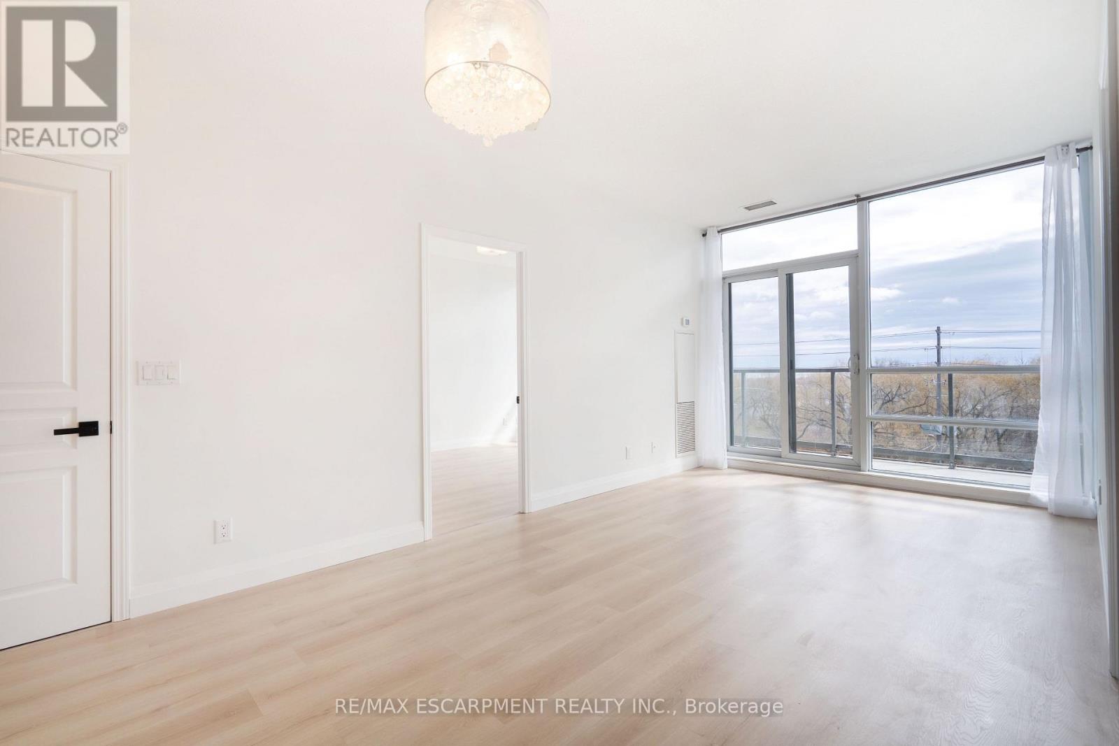 303 - 2230 Lake Shore Boulevard W, Toronto, Ontario  M8V 0B2 - Photo 5 - W12473636