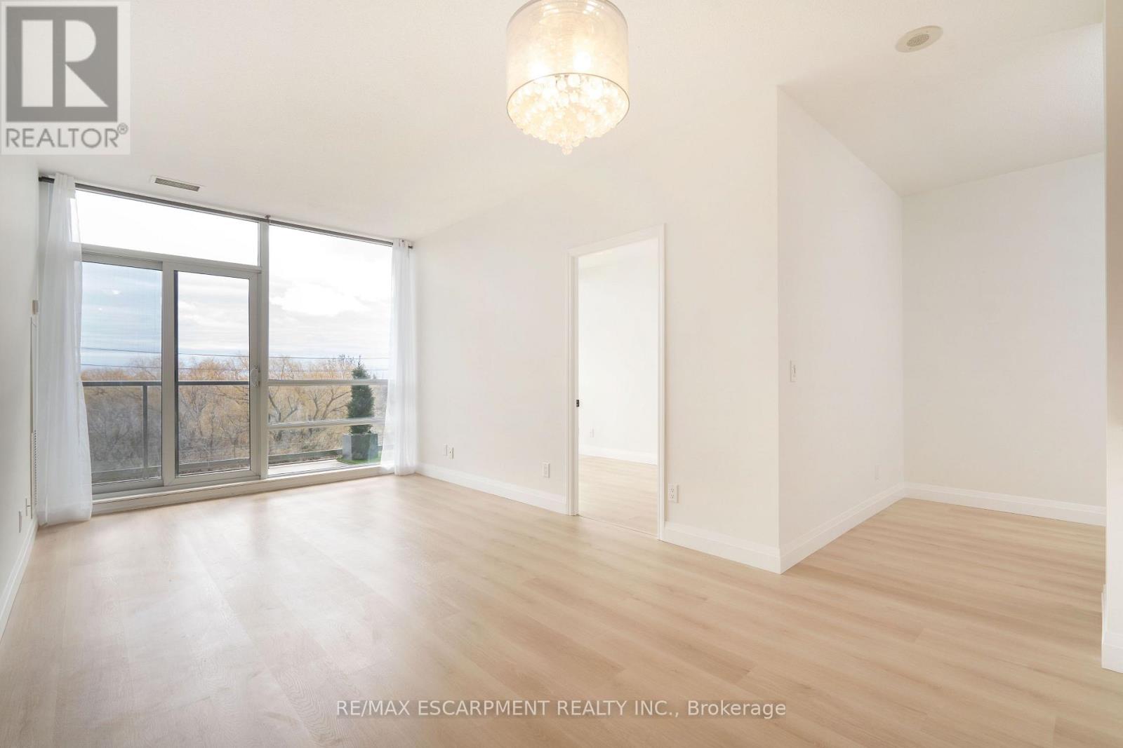 303 - 2230 Lake Shore Boulevard W, Toronto, Ontario  M8V 0B2 - Photo 6 - W12473636