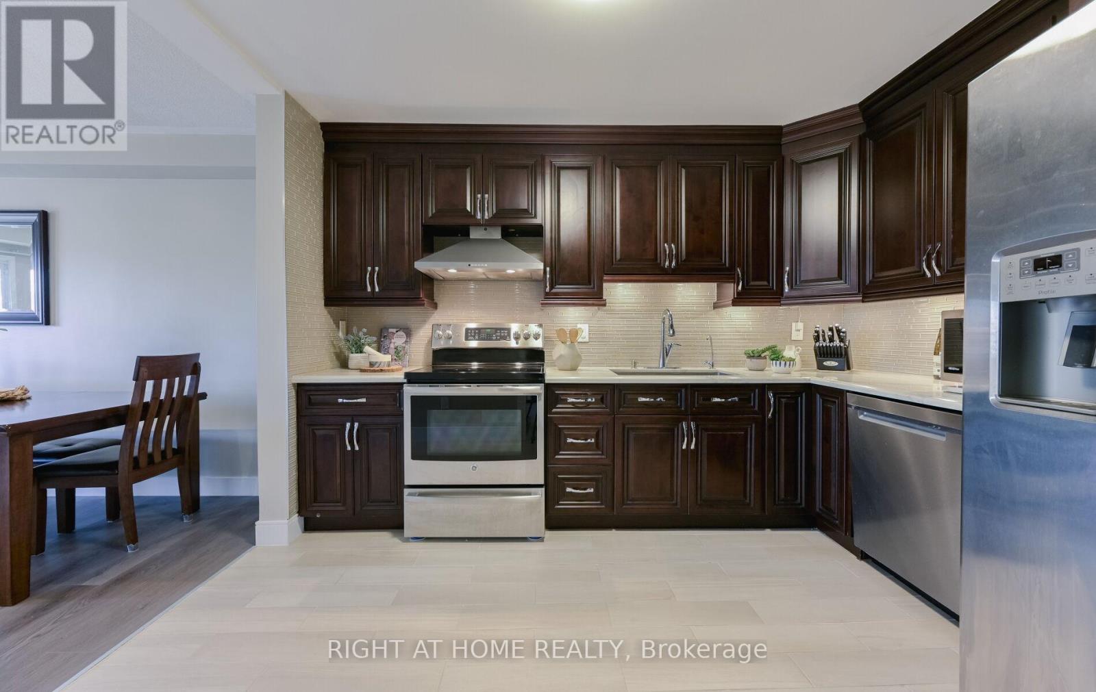 7 - 6050 Bidwell Trail, Mississauga, Ontario  L5V 1V6 - Photo 13 - W12473639
