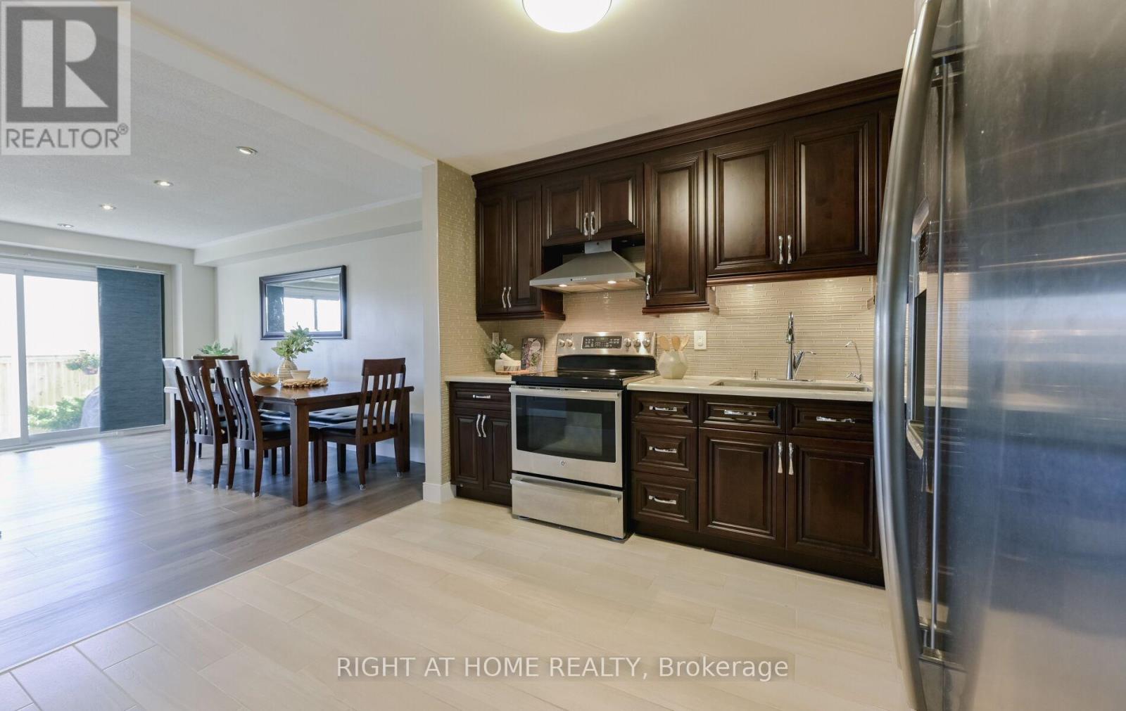 7 - 6050 Bidwell Trail, Mississauga, Ontario  L5V 1V6 - Photo 14 - W12473639
