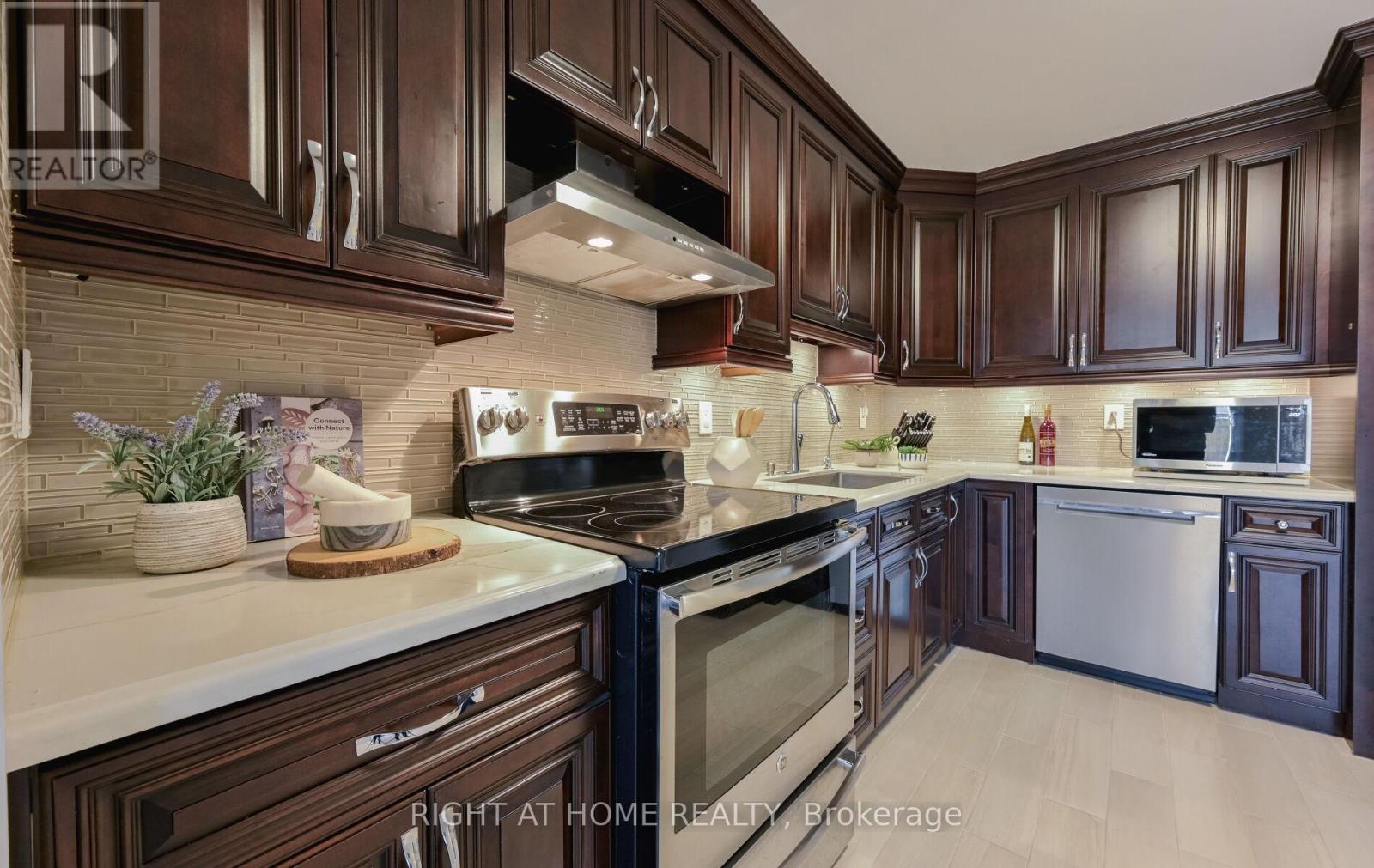 7 - 6050 Bidwell Trail, Mississauga, Ontario  L5V 1V6 - Photo 15 - W12473639