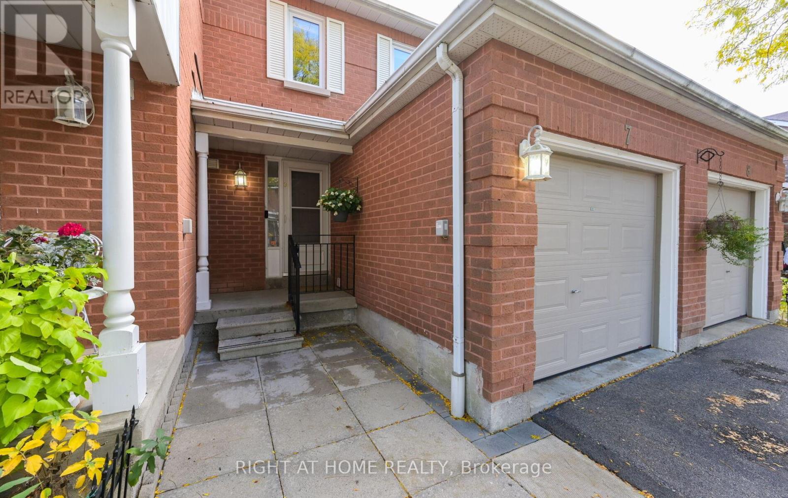 7 - 6050 Bidwell Trail, Mississauga, Ontario  L5V 1V6 - Photo 2 - W12473639