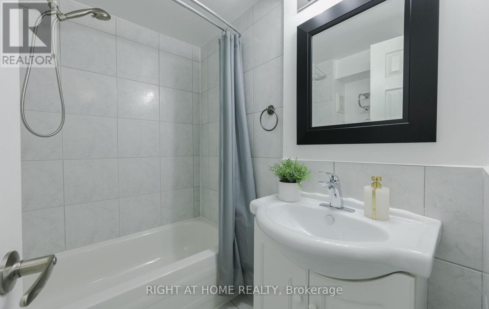 7 - 6050 Bidwell Trail, Mississauga, Ontario  L5V 1V6 - Photo 35 - W12473639