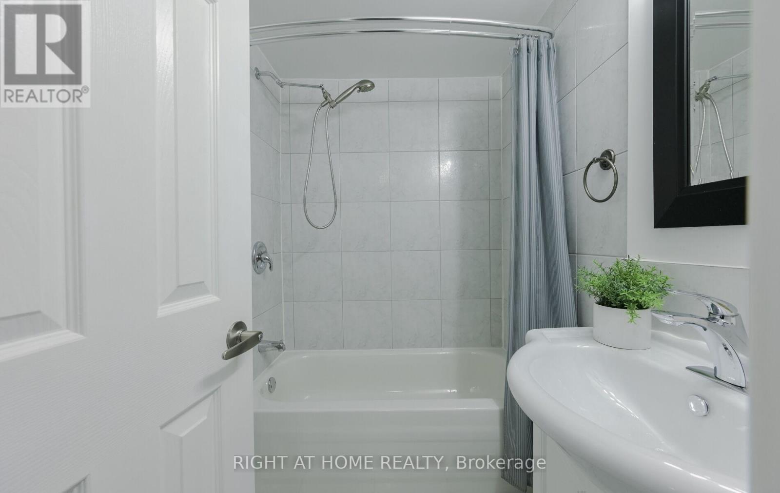 7 - 6050 Bidwell Trail, Mississauga, Ontario  L5V 1V6 - Photo 37 - W12473639