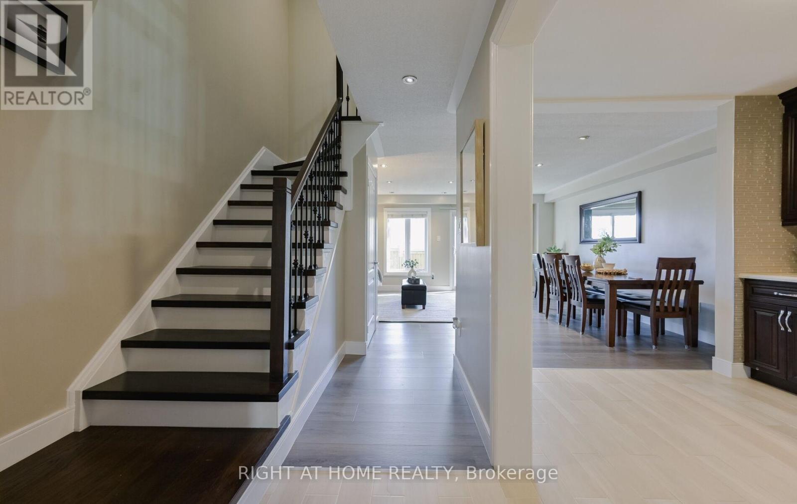 7 - 6050 Bidwell Trail, Mississauga, Ontario  L5V 1V6 - Photo 5 - W12473639