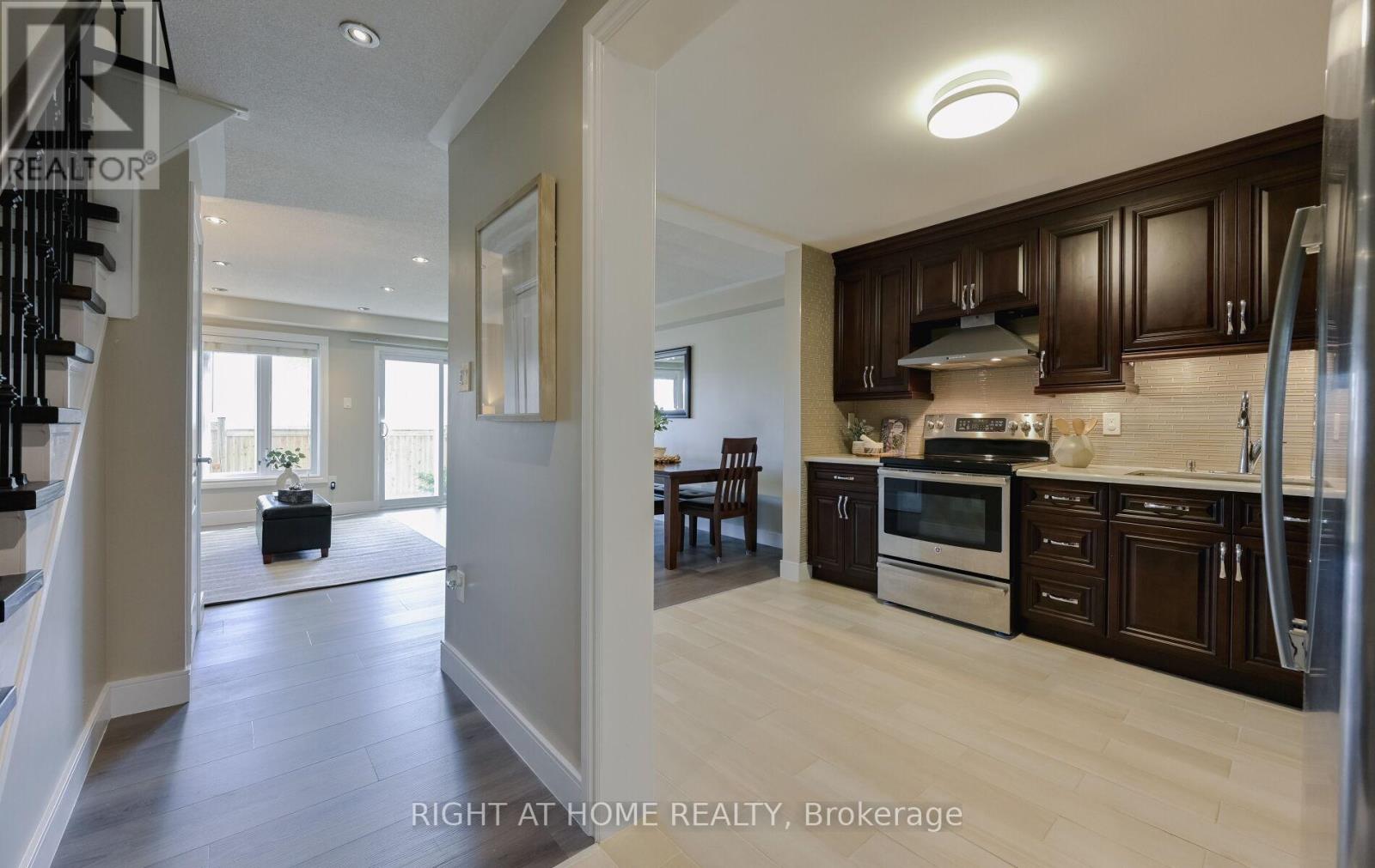 7 - 6050 Bidwell Trail, Mississauga, Ontario  L5V 1V6 - Photo 6 - W12473639
