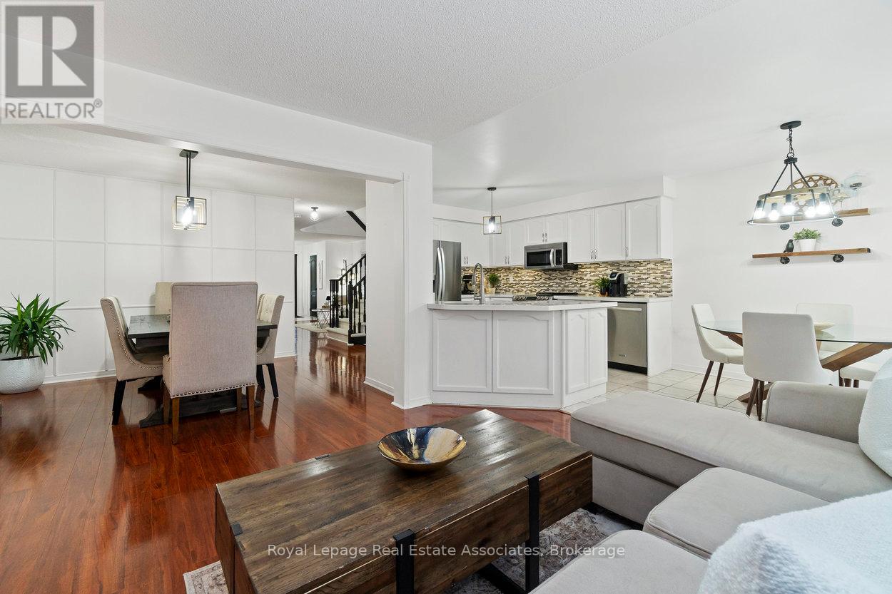 11 Redfinch Way, Brampton (Fletcher's Meadow), Ontario  L7A 2B2 - Photo 14 - W12473653
